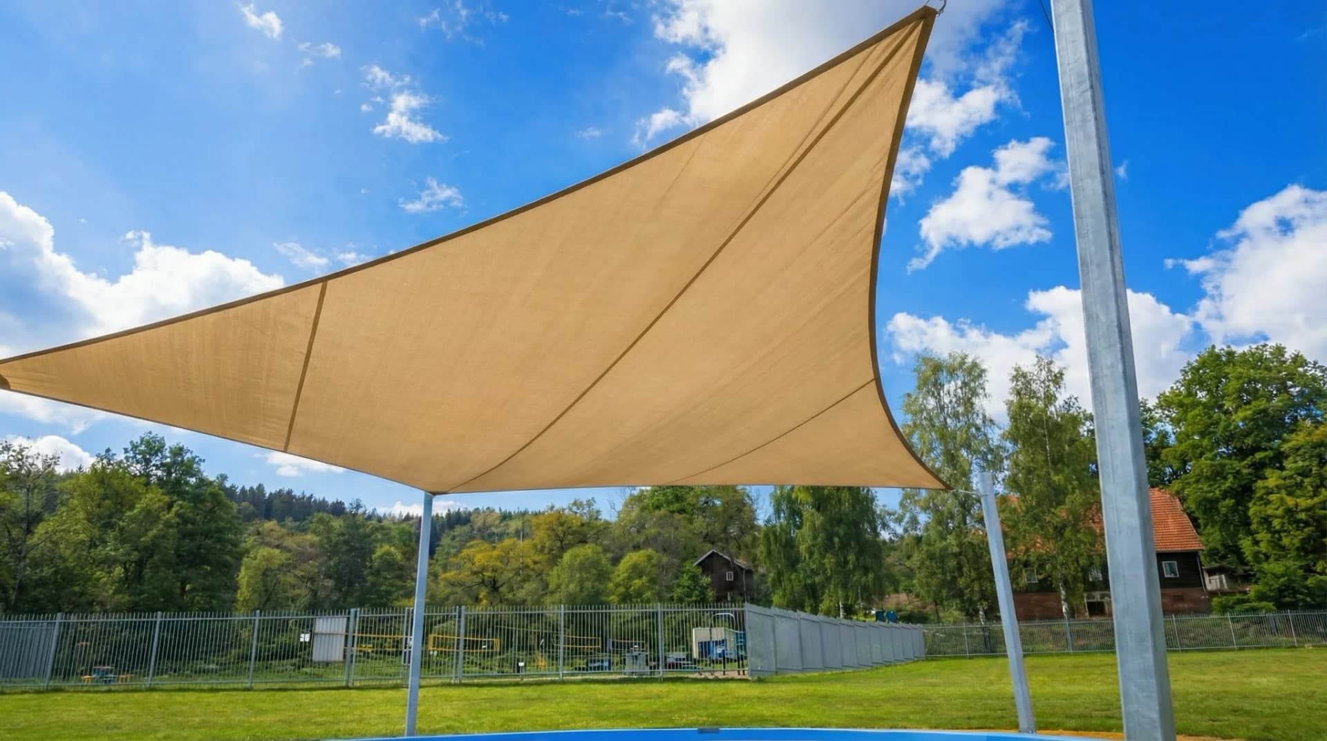 Solsegel från blå till beige