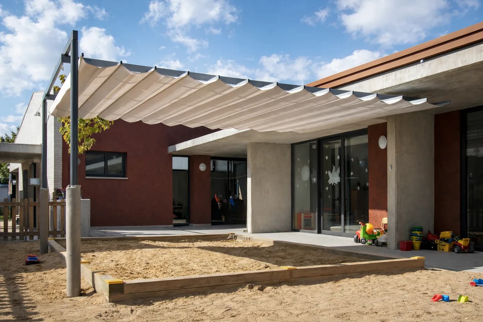 Certifierat solskydd för förskola med UV-skyddande material