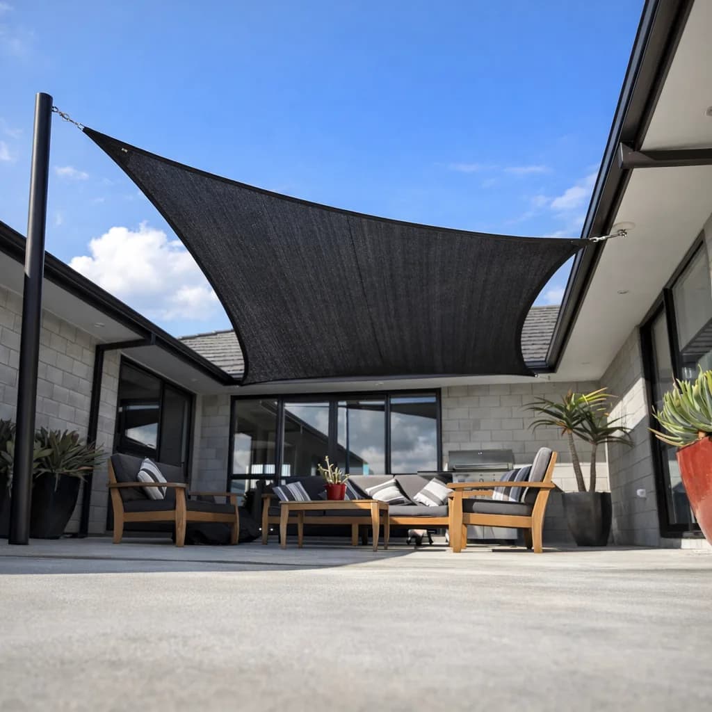 Uteplats med solskydd