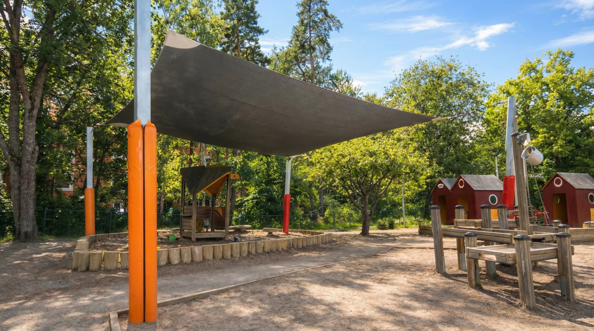 Solsegel över skolgård